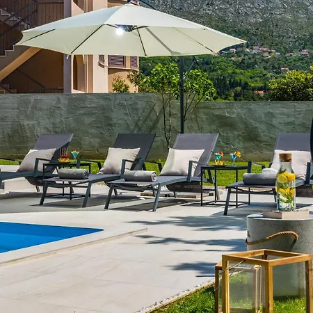 Oasis - Your Luxury Away From