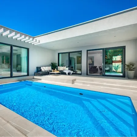 Villa Oasis - Your Luxury Away From