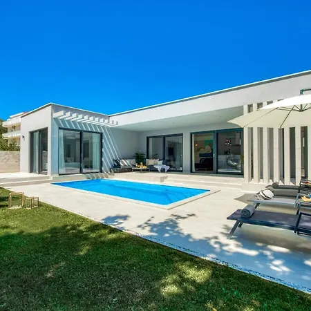 Oasis - Your Luxury Away From