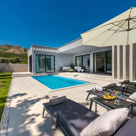 Villa Oasis - Your Luxury Away From Čelopeci