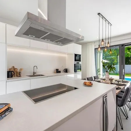 Oasis - Your Luxury Away From * Celopeci