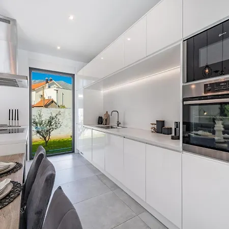 Villa Oasis - Your Luxury Away From