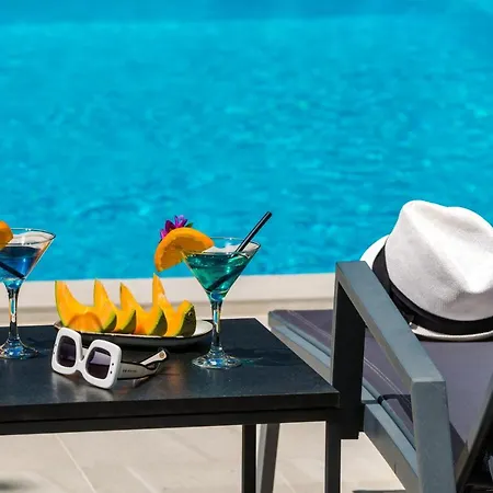 Villa Oasis - Your Luxury Away From