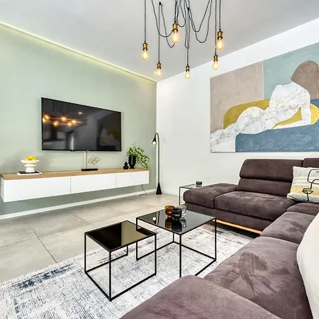 Villa Oasis - Your Luxury Away From *