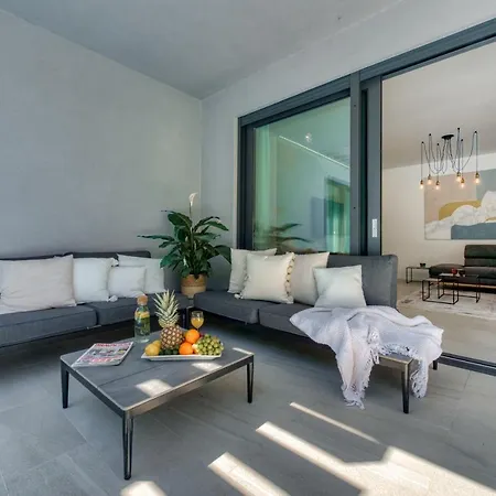 Oasis - Your Luxury Away From *