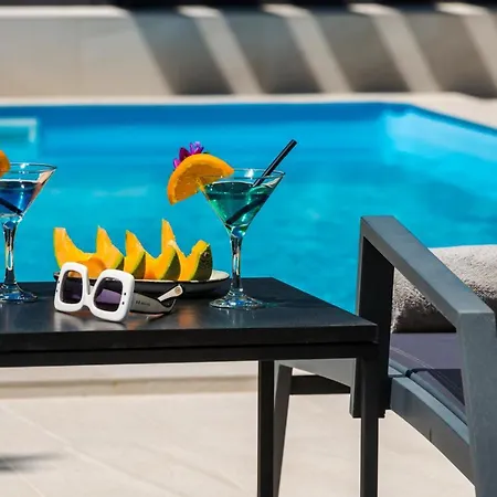 Villa Oasis - Your Luxury Away From