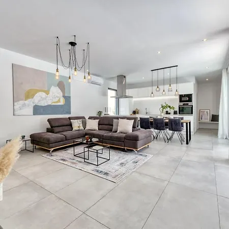 Villa Oasis - Your Luxury Away From *