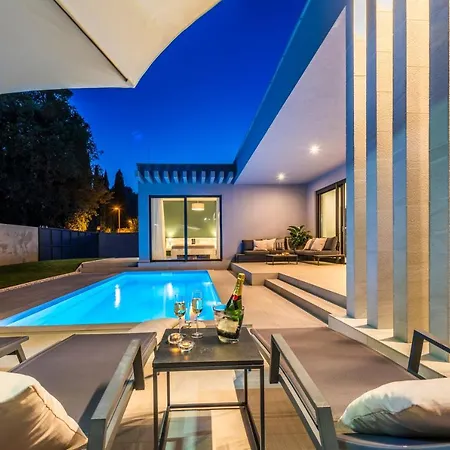 Oasis - Your Luxury Away From Villa *