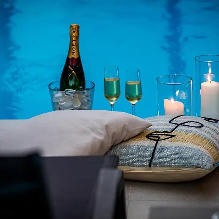 Oasis - Your Luxury Away From