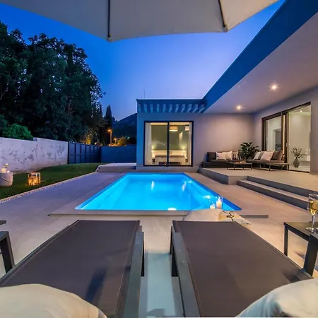 Oasis - Your Luxury Away From Celopeci