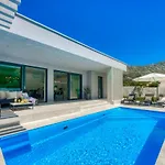 Oasis - Your Luxury Away From Vila *