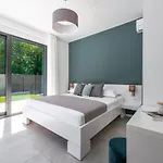Oasis - Your Luxury Away From *