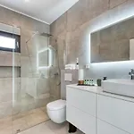 Oasis - Your Luxury Away From * Celopeci