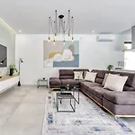 Oasis - Your Luxury Away From Vila