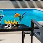 Vila Oasis - Your Luxury Away From
