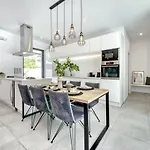 Vila Oasis - Your Luxury Away From *