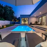 Oasis - Your Luxury Away From Celopeci