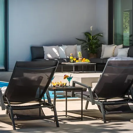 Oasis - Your Luxury Away From * Celopeci