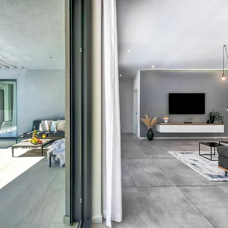 Oasis - Your Luxury Away From *