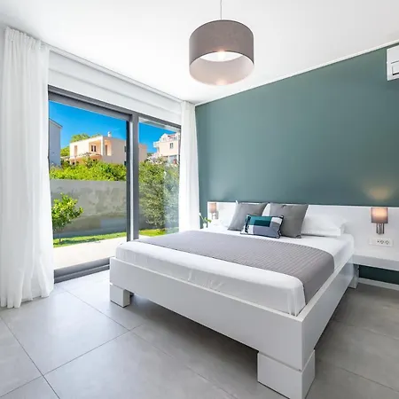 Oasis - Your Luxury Away From ヴィラ Čelopeci