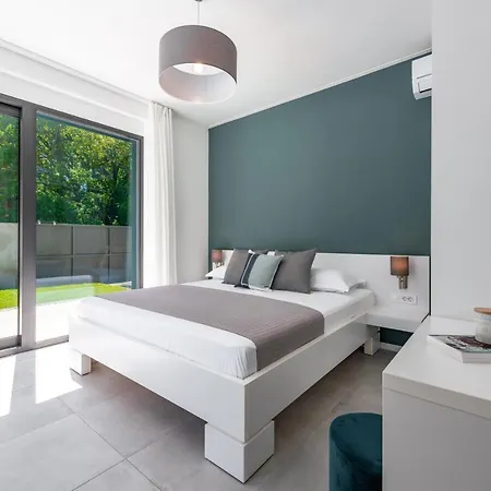 Oasis - Your Luxury Away From *