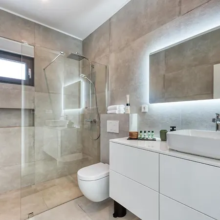 Oasis - Your Luxury Away From * Celopeci