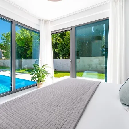 ヴィラ Oasis - Your Luxury Away From *