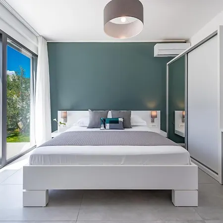 Oasis - Your Luxury Away From Villa
