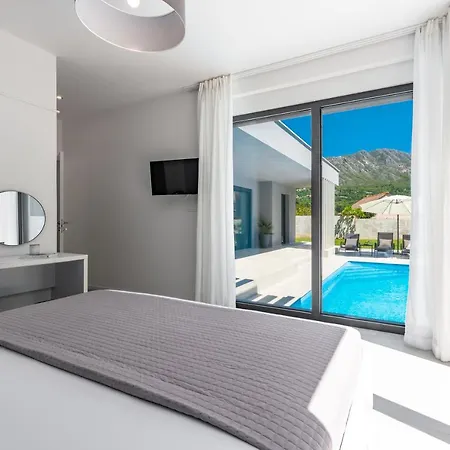 Oasis - Your Luxury Away From