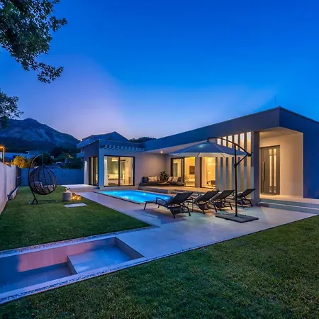 Oasis - Your Luxury Away From Villa