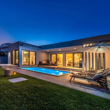 Oasis - Your Luxury Away From ヴィラ Čelopeci